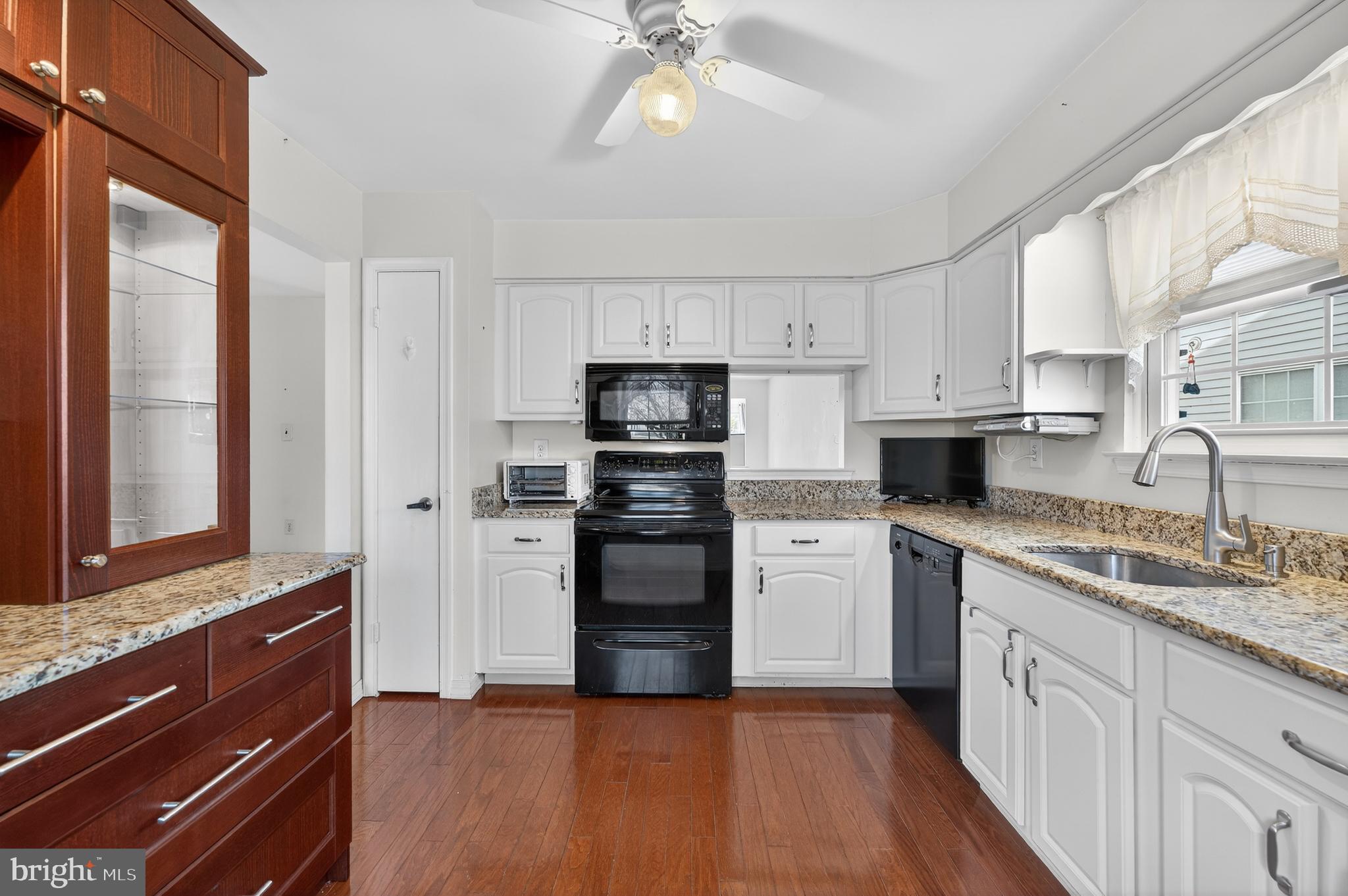 17 WHITE STONE COURT