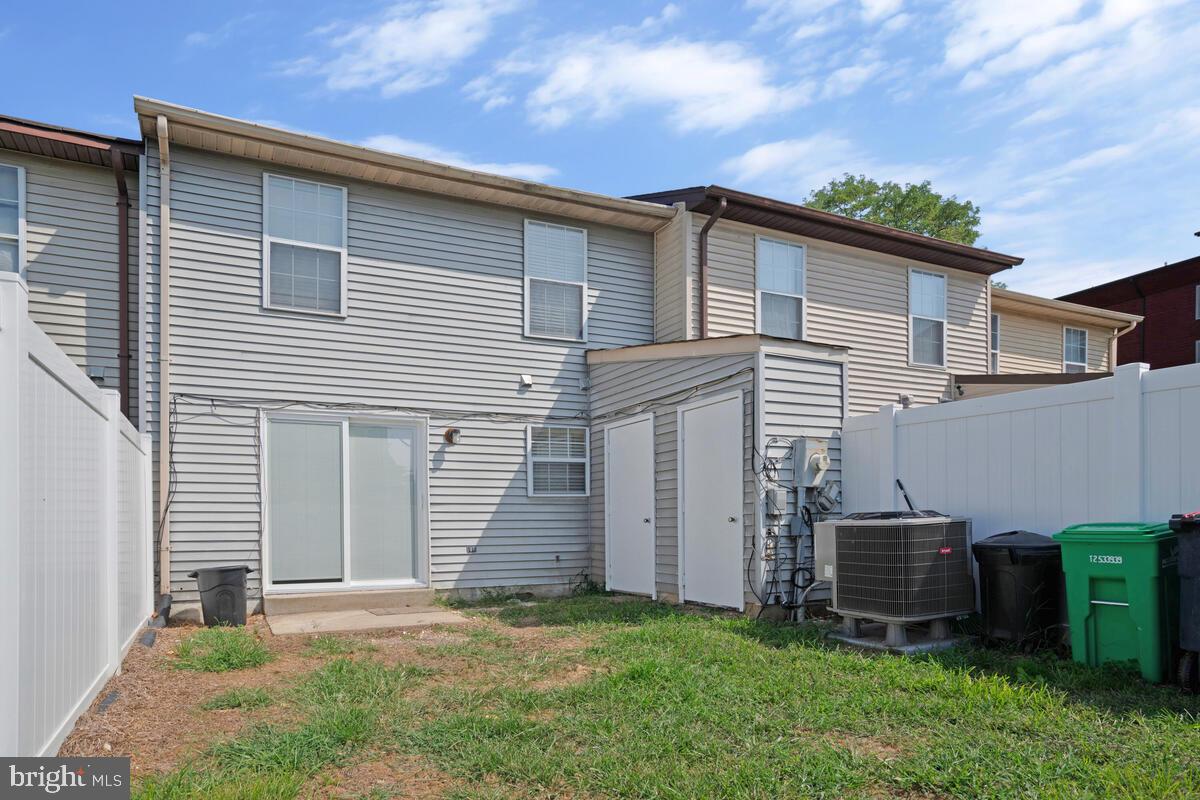 CLINTON PLAZA TOWNHOUSES - Residential
