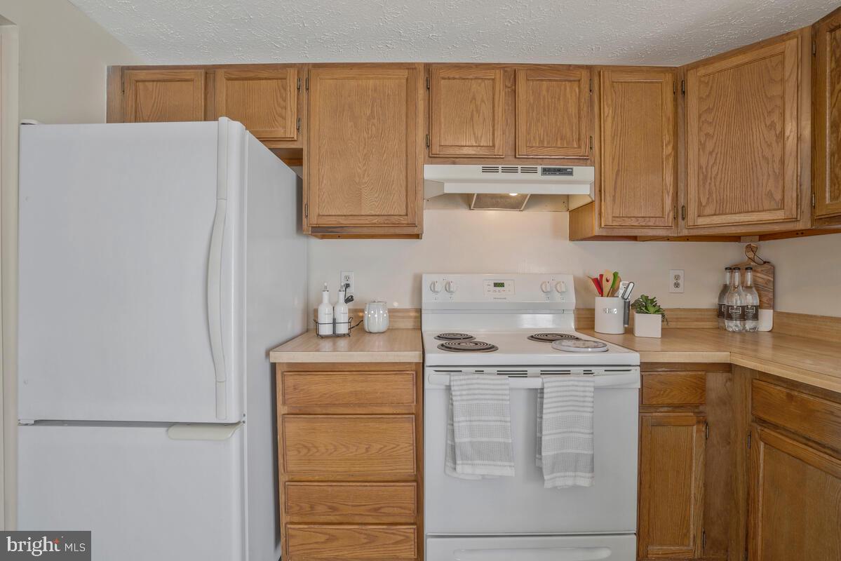 CLINTON PLAZA TOWNHOUSES - Residential