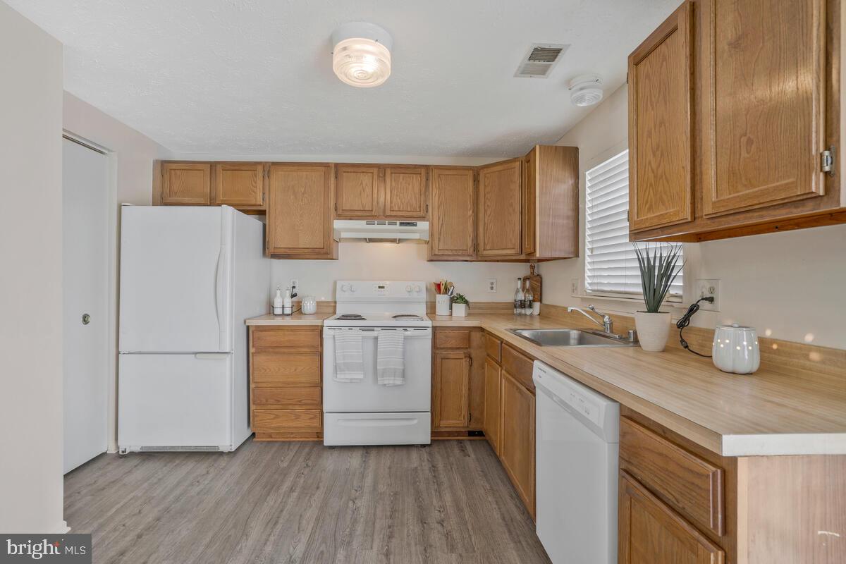 CLINTON PLAZA TOWNHOUSES - Residential