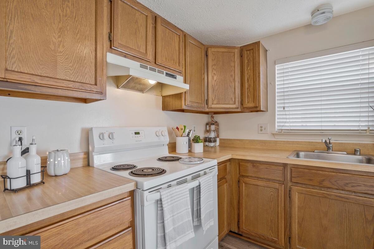 CLINTON PLAZA TOWNHOUSES - Residential