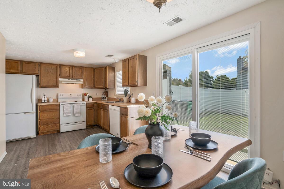 CLINTON PLAZA TOWNHOUSES - Residential