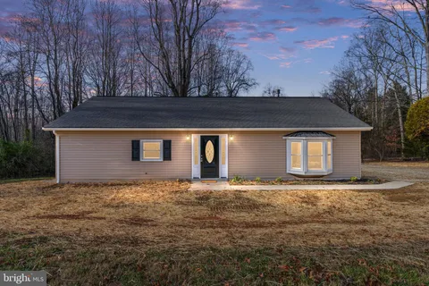 35 Grinnan Lane, Fredericksburg, VA MLS: VAST2033868