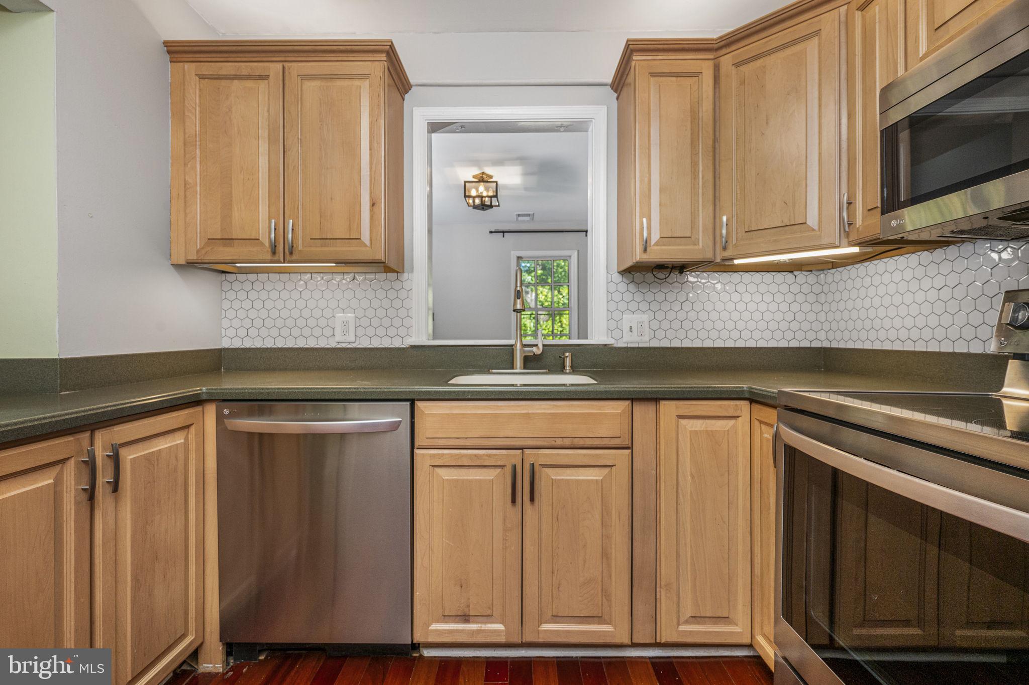 302 EVEREST CIRCLE 302