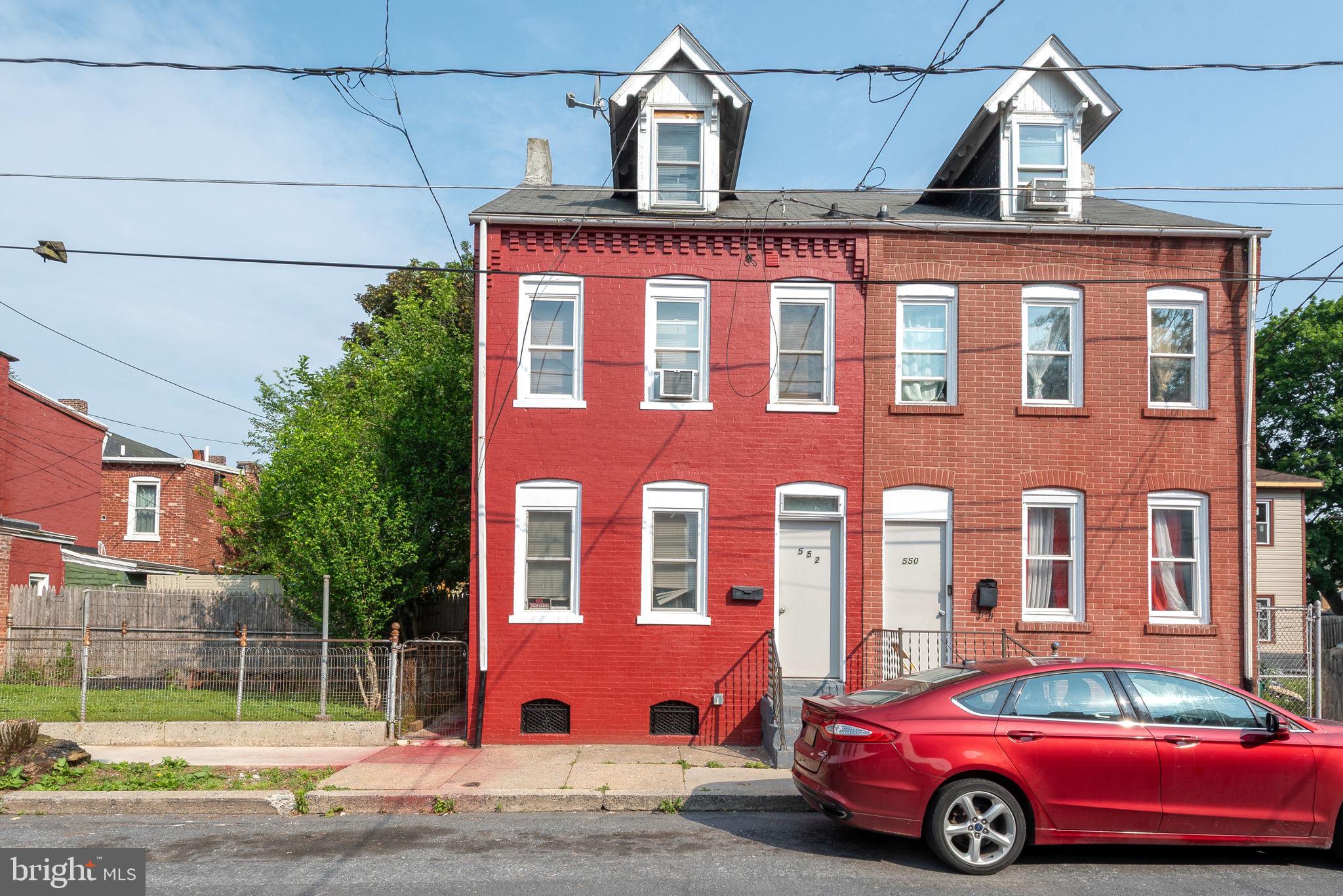 552 WOODWARD STREET