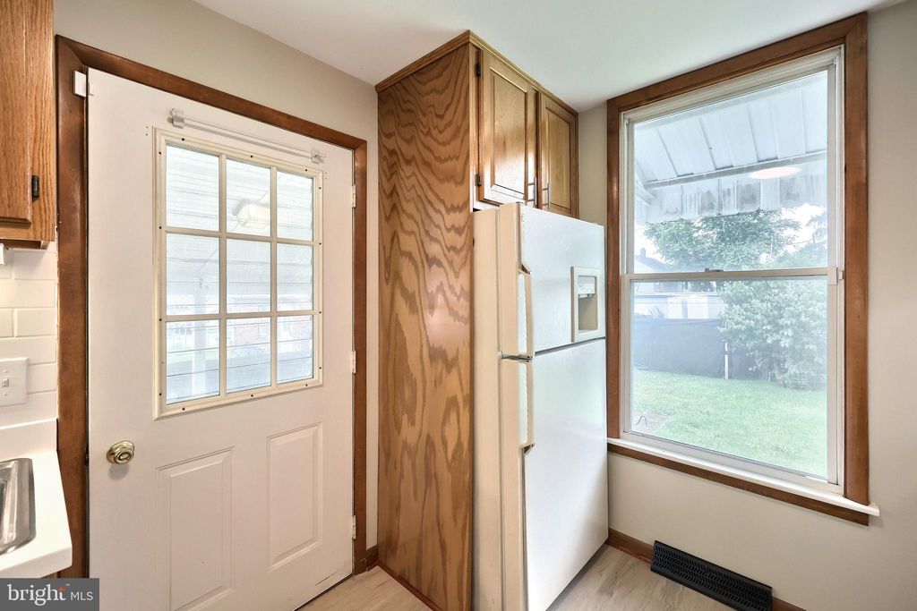 Photo of 806 Pacific Avenue, YORK, PA 17404 (MLS # PAYK2096076)