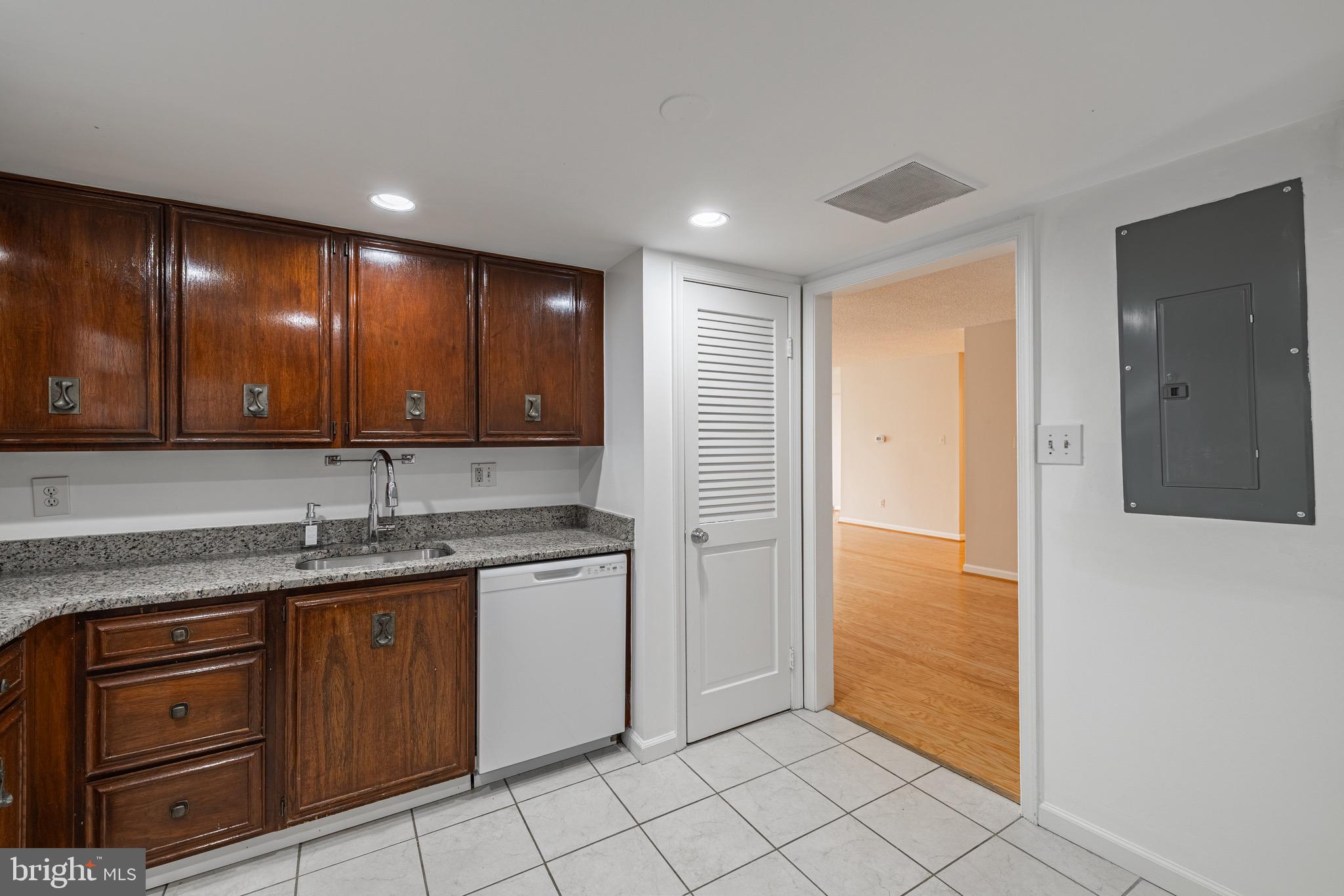 ARLINGTON - Residential