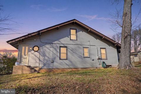 4400 NEWPORTVILLE ROAD LEVITTOWN PA 19056