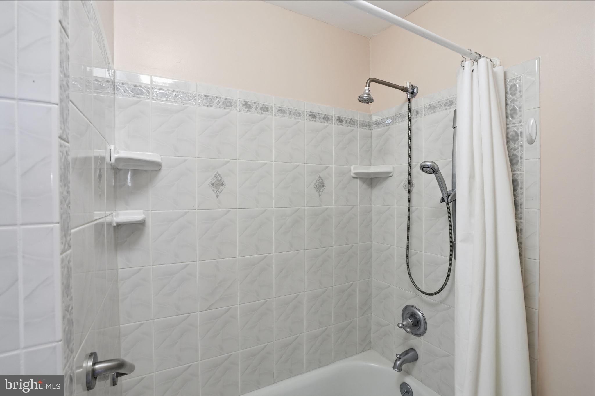 NEWPORTVILLE TERR - Residential