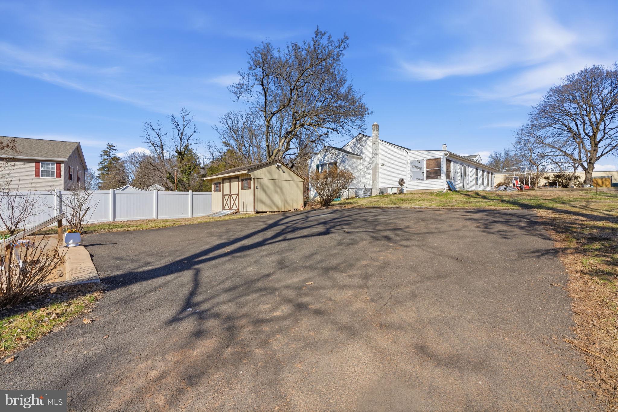 NEWPORTVILLE TERR - Residential