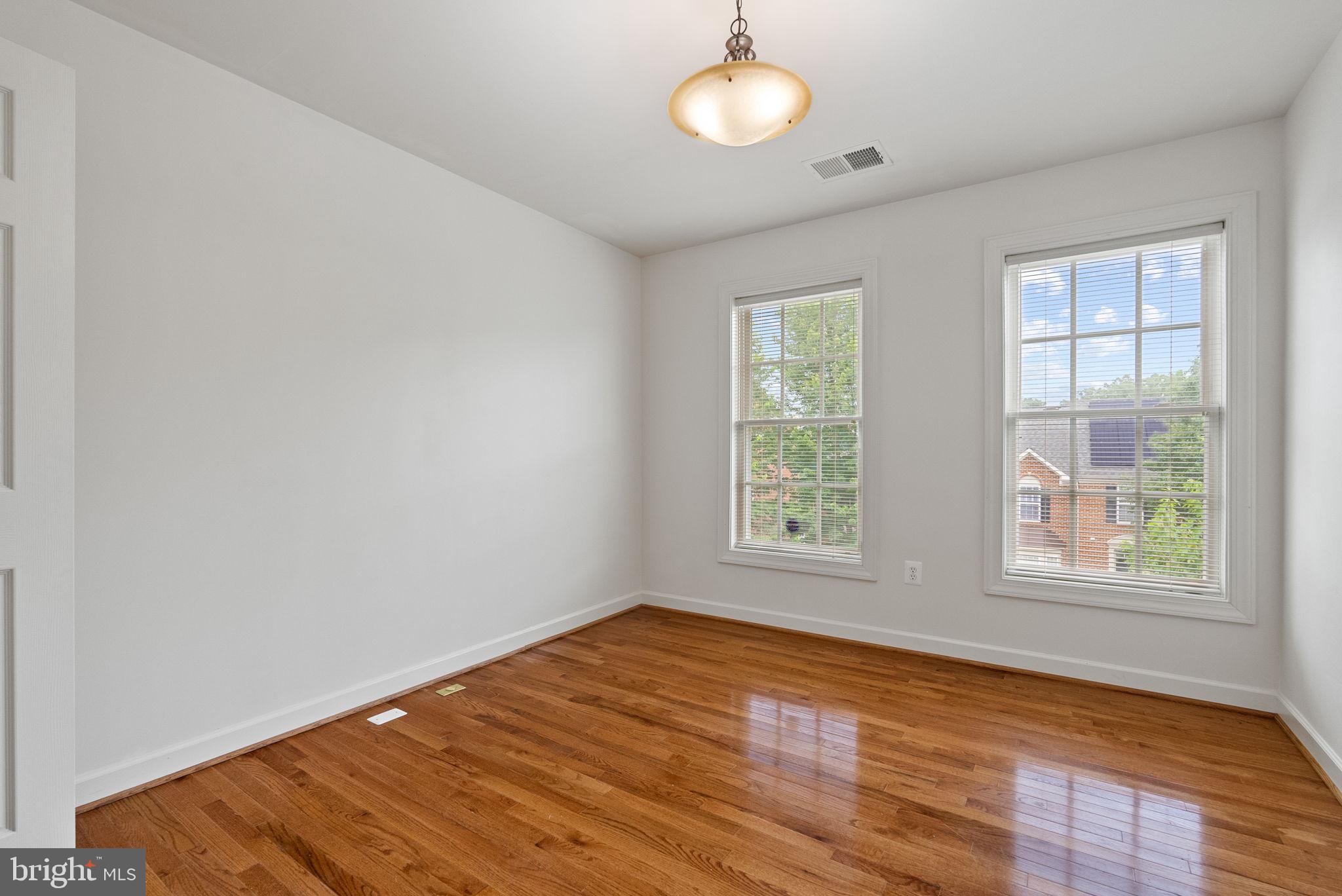 WHITE OAK - Residential Lease