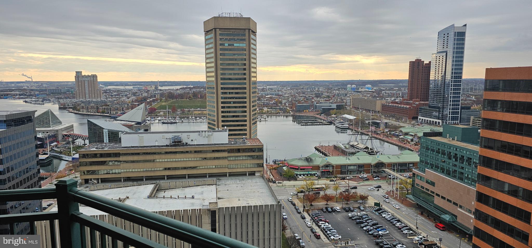 DOWNTOWN - Residential Lease