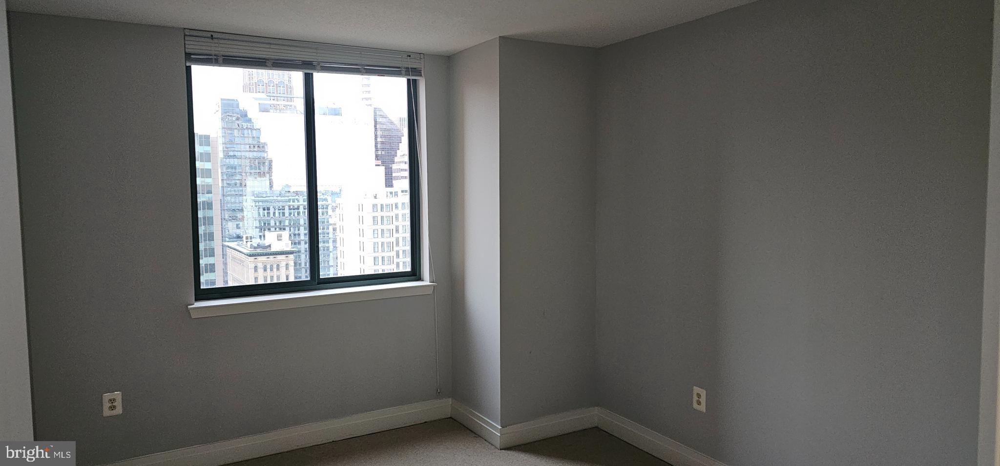 DOWNTOWN - Residential Lease