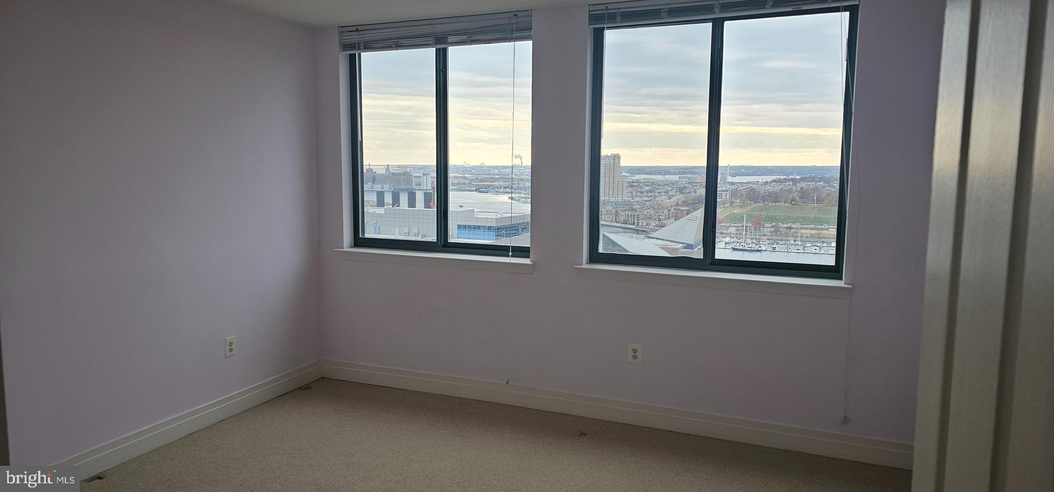 DOWNTOWN - Residential Lease