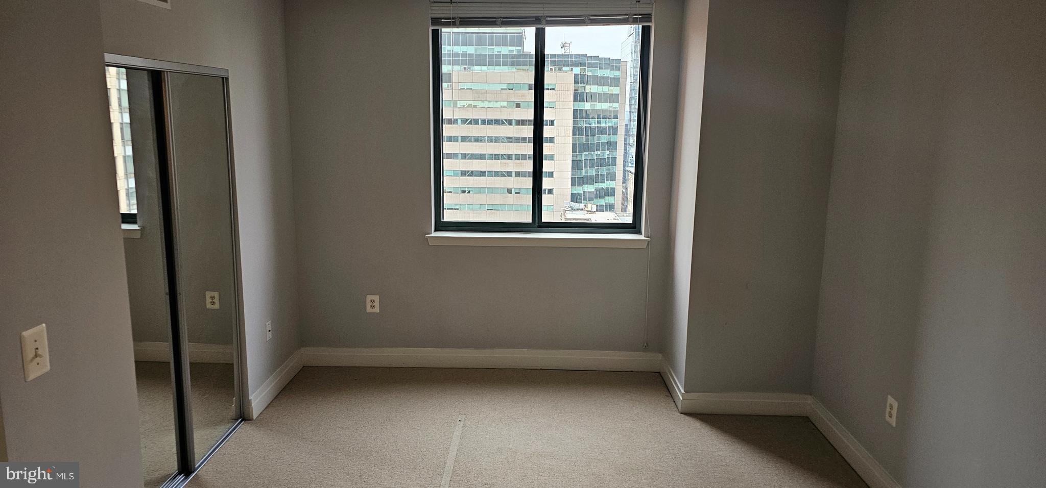 DOWNTOWN - Residential Lease