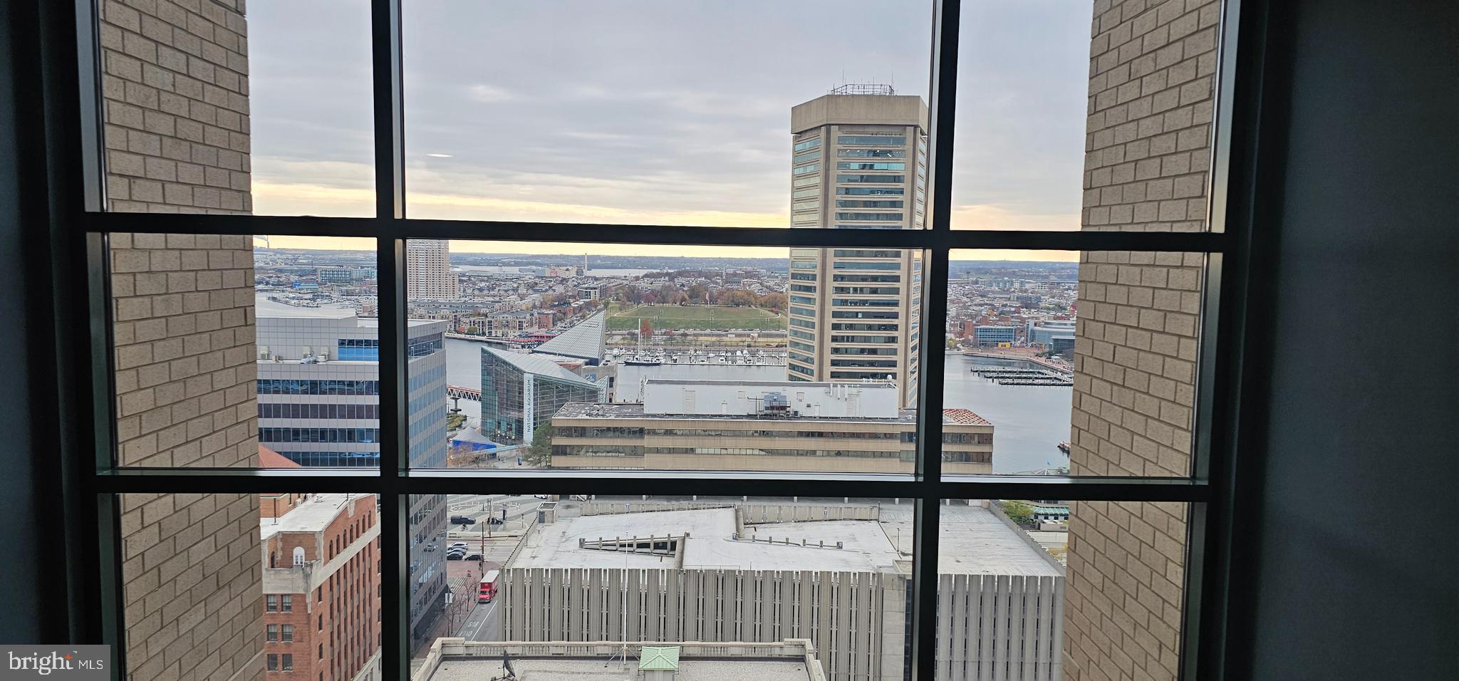 DOWNTOWN - Residential Lease