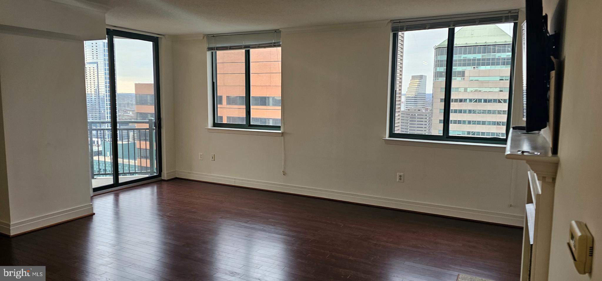 DOWNTOWN - Residential Lease