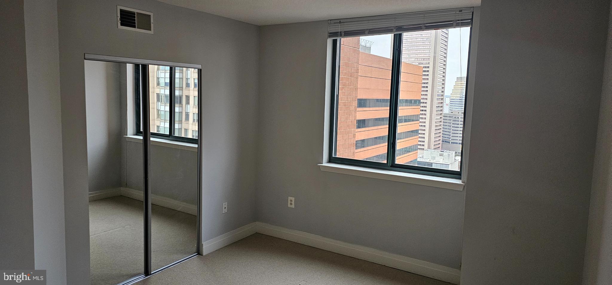 DOWNTOWN - Residential Lease