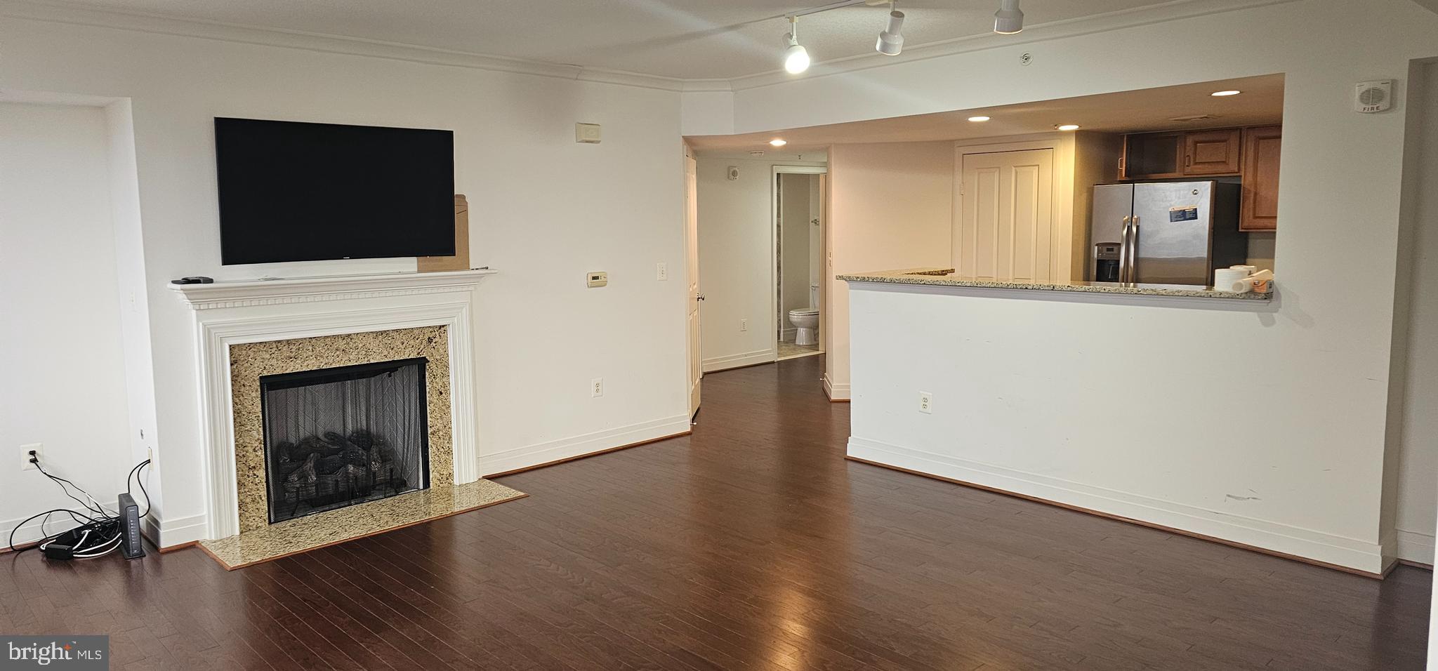 DOWNTOWN - Residential Lease