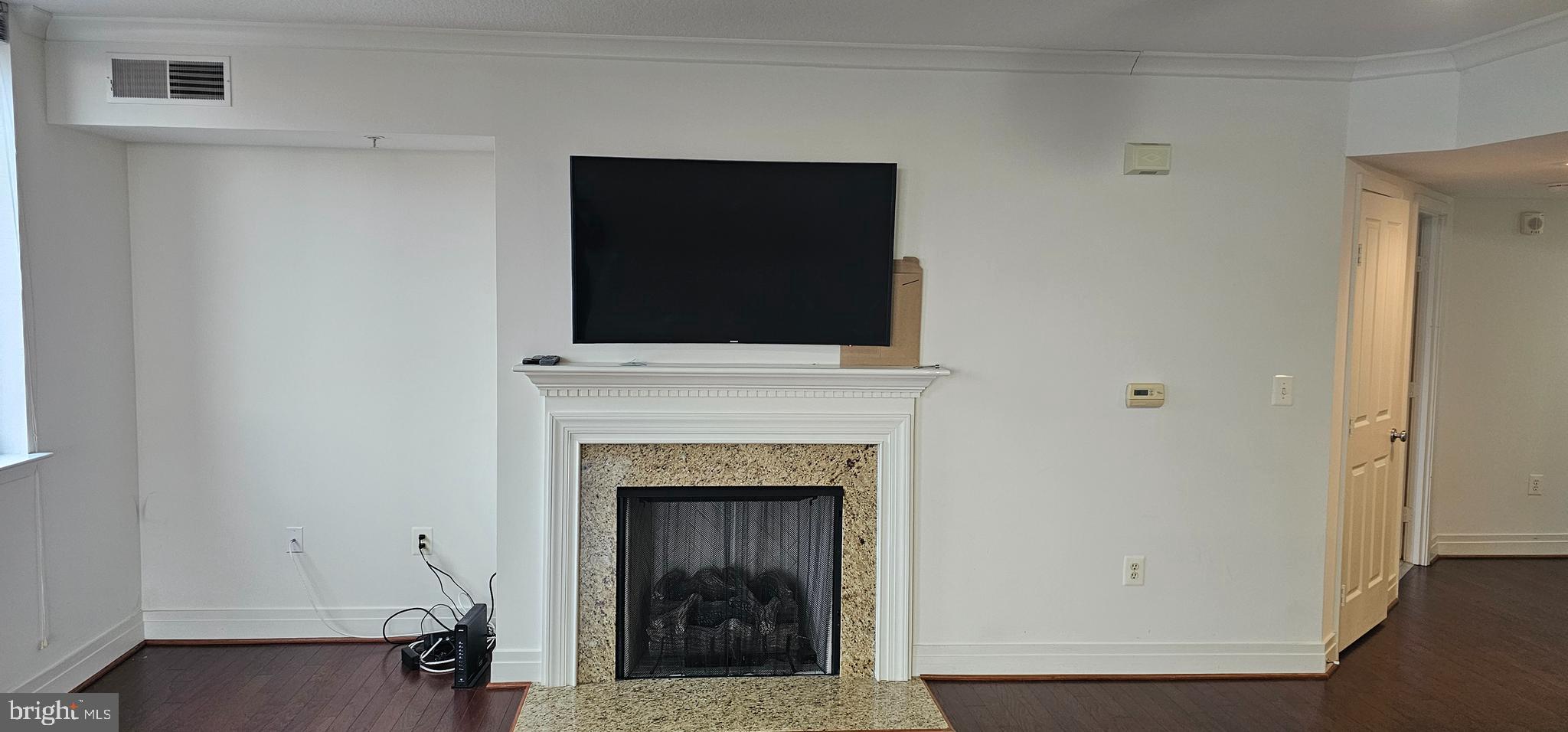 DOWNTOWN - Residential Lease