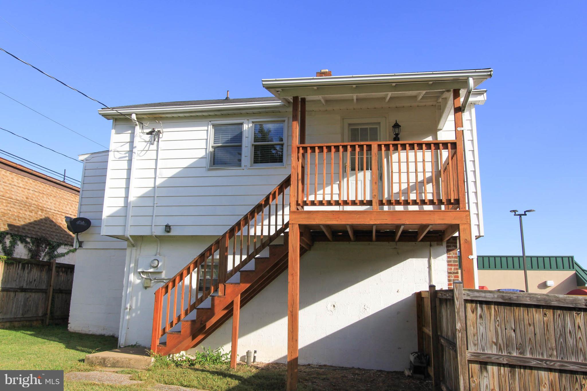 Charming downtown 1 bedroom, 1 bath apartment. Move In Ready Now! Close to shopping, restaurants, and commuter routes. Please call or email Christine to schedule a showing1 small dog is ok, NO CATSEHO