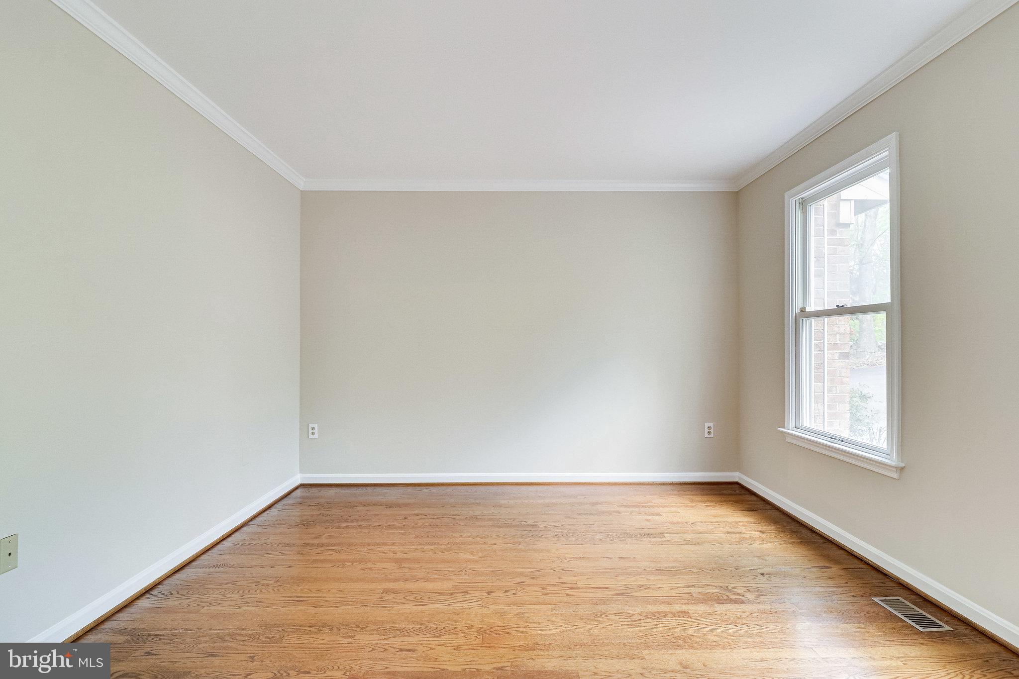 HAMPTON WOODS EAST - Residential