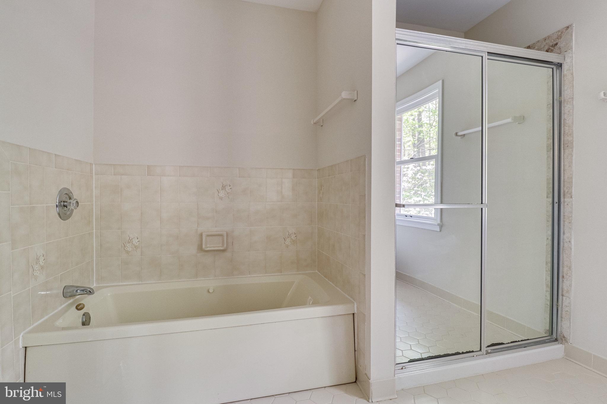 HAMPTON WOODS EAST - Residential