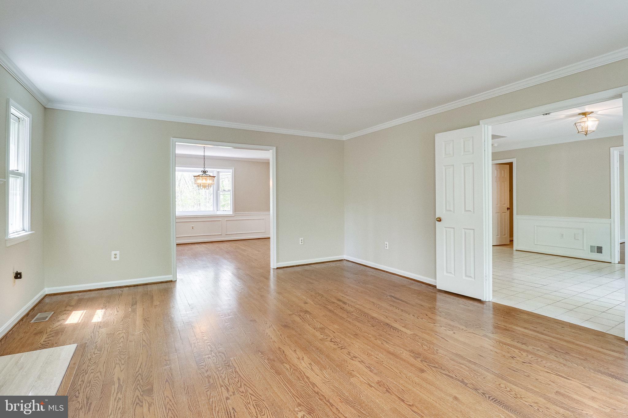 HAMPTON WOODS EAST - Residential