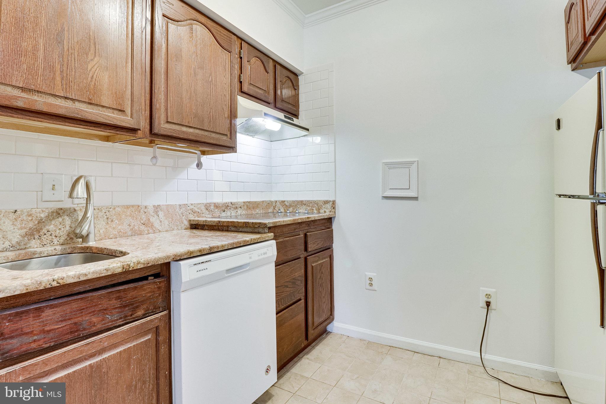 HAMPTON WOODS EAST - Residential