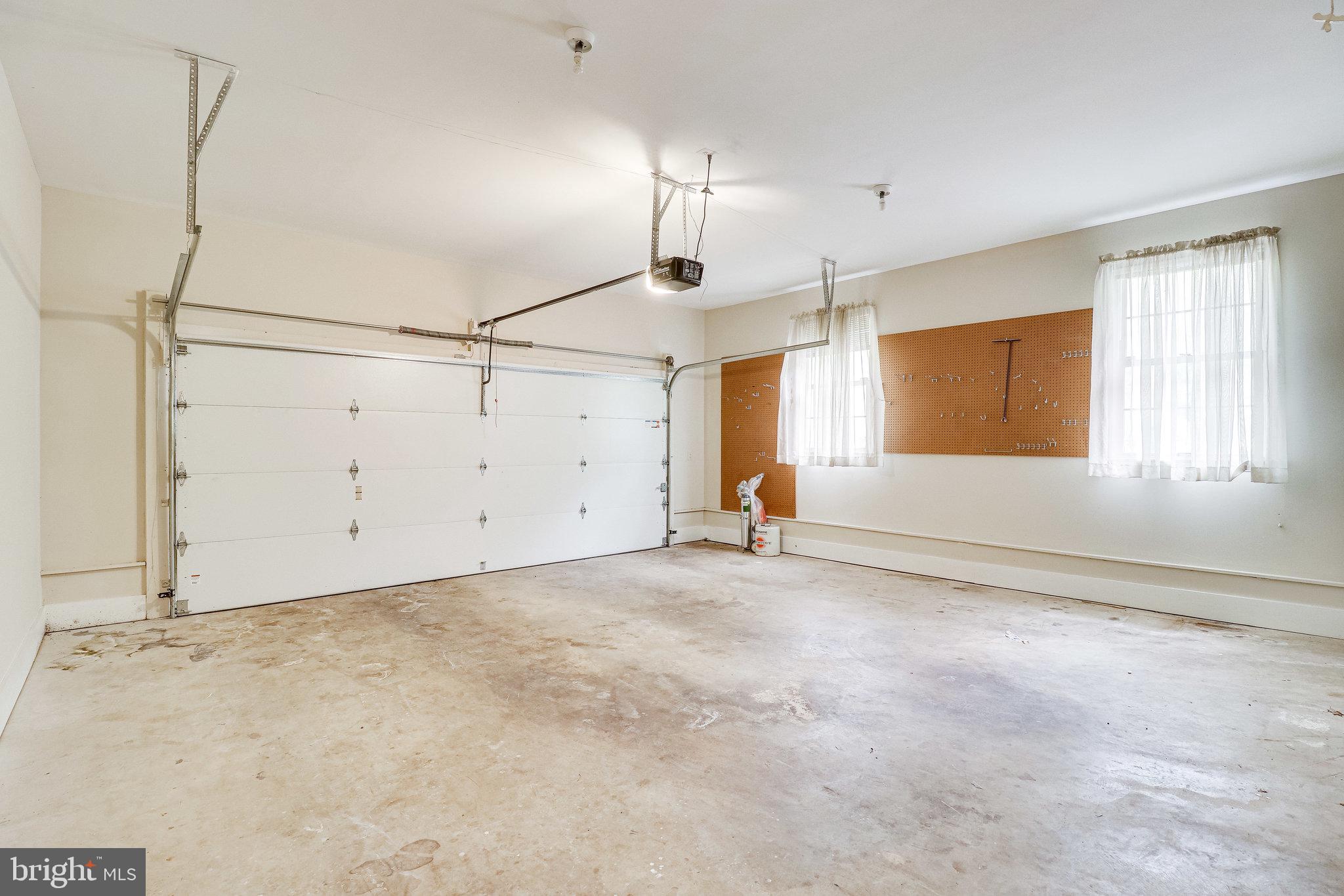 HAMPTON WOODS EAST - Residential