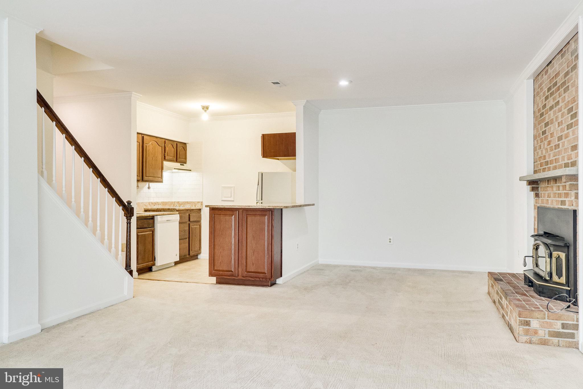 HAMPTON WOODS EAST - Residential