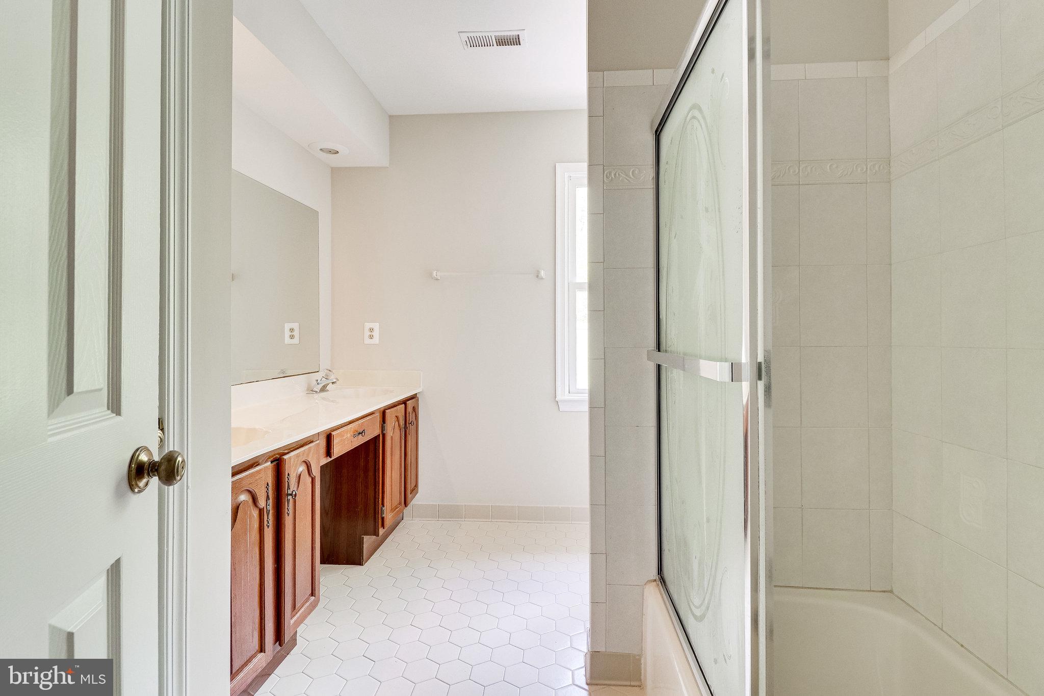 HAMPTON WOODS EAST - Residential