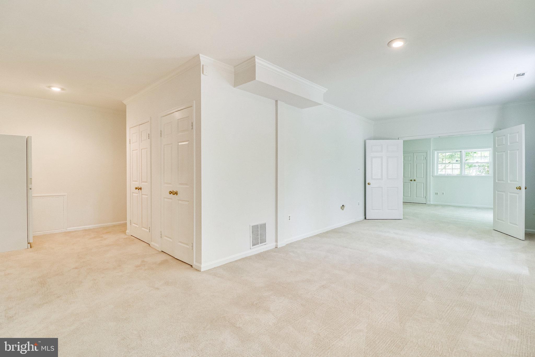 HAMPTON WOODS EAST - Residential