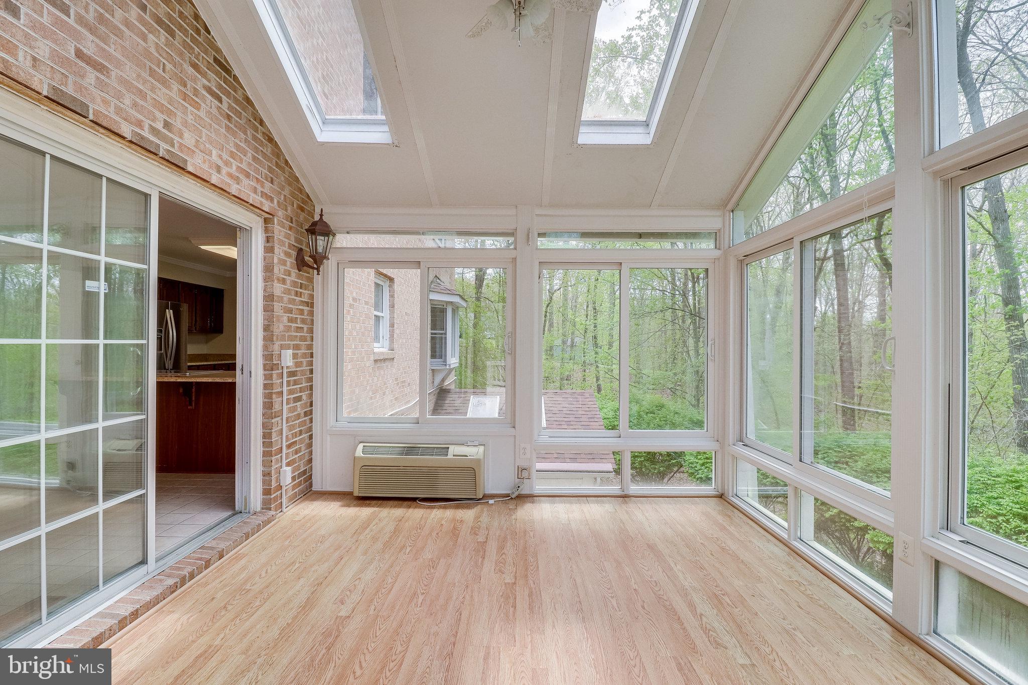 HAMPTON WOODS EAST - Residential