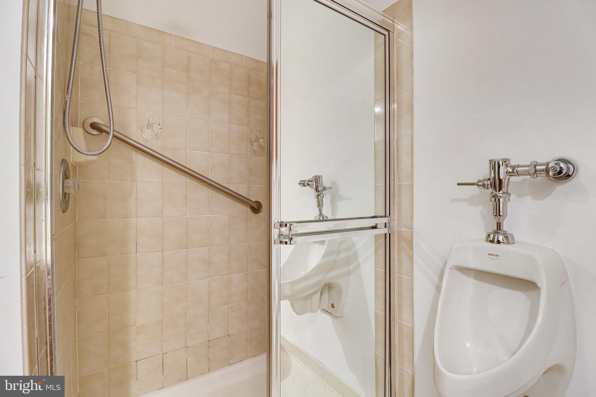 HAMPTON WOODS EAST - Residential