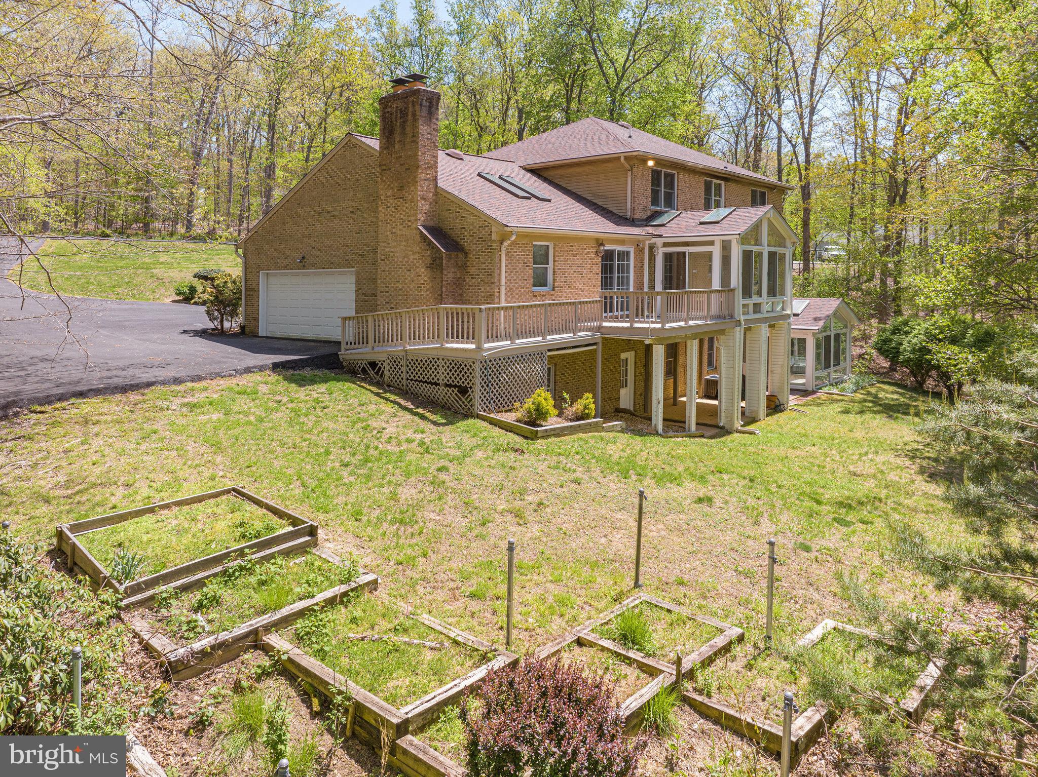 HAMPTON WOODS EAST - Residential