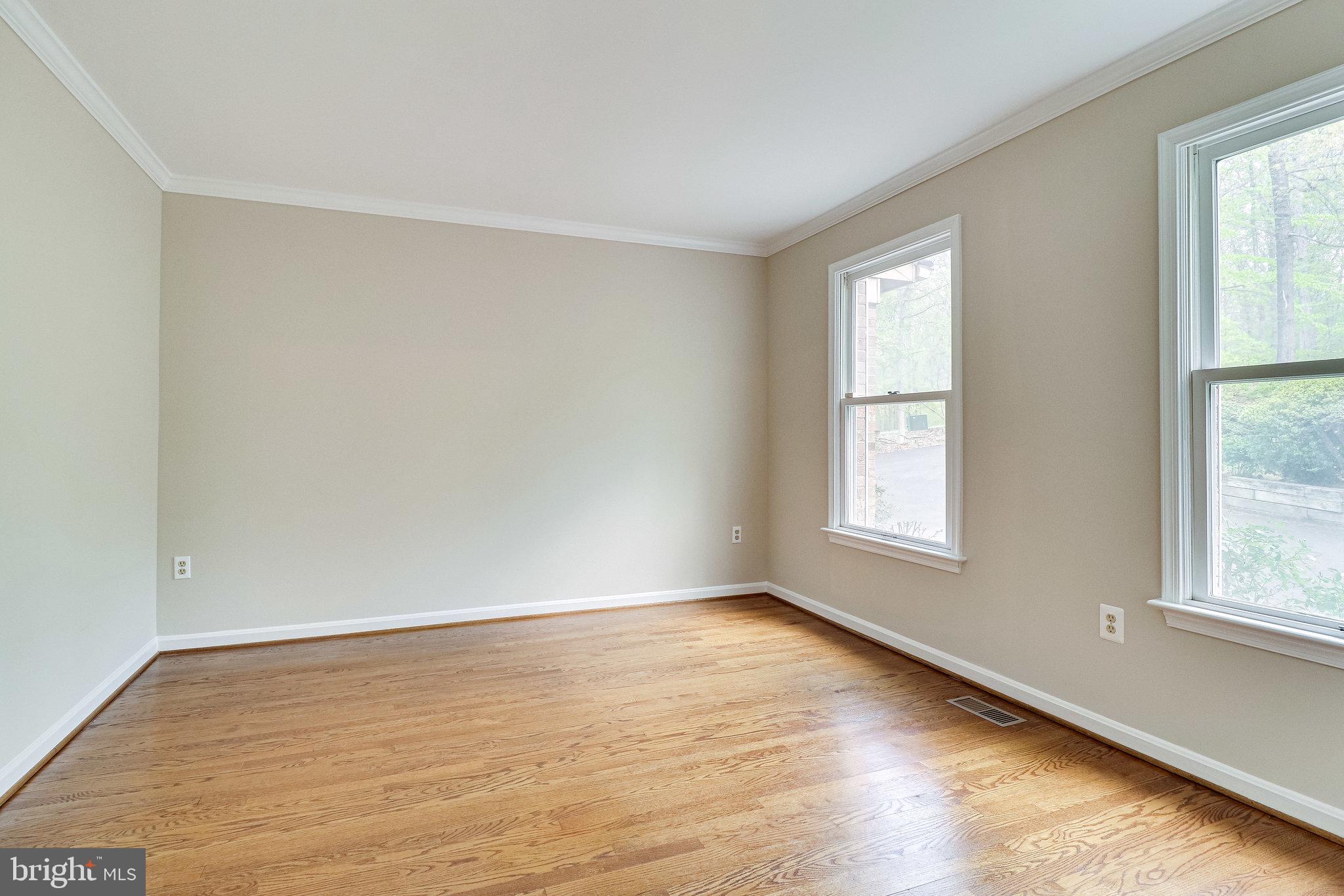 HAMPTON WOODS EAST - Residential