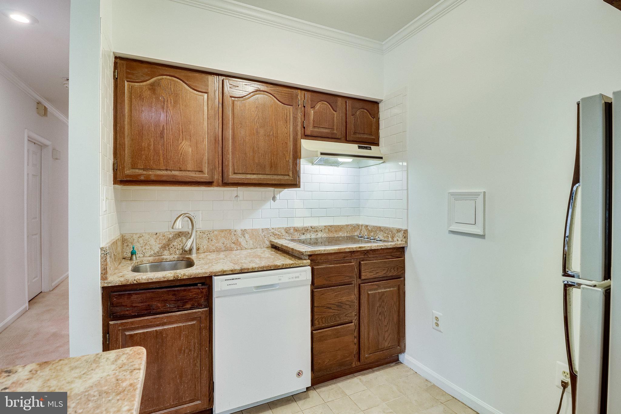 HAMPTON WOODS EAST - Residential