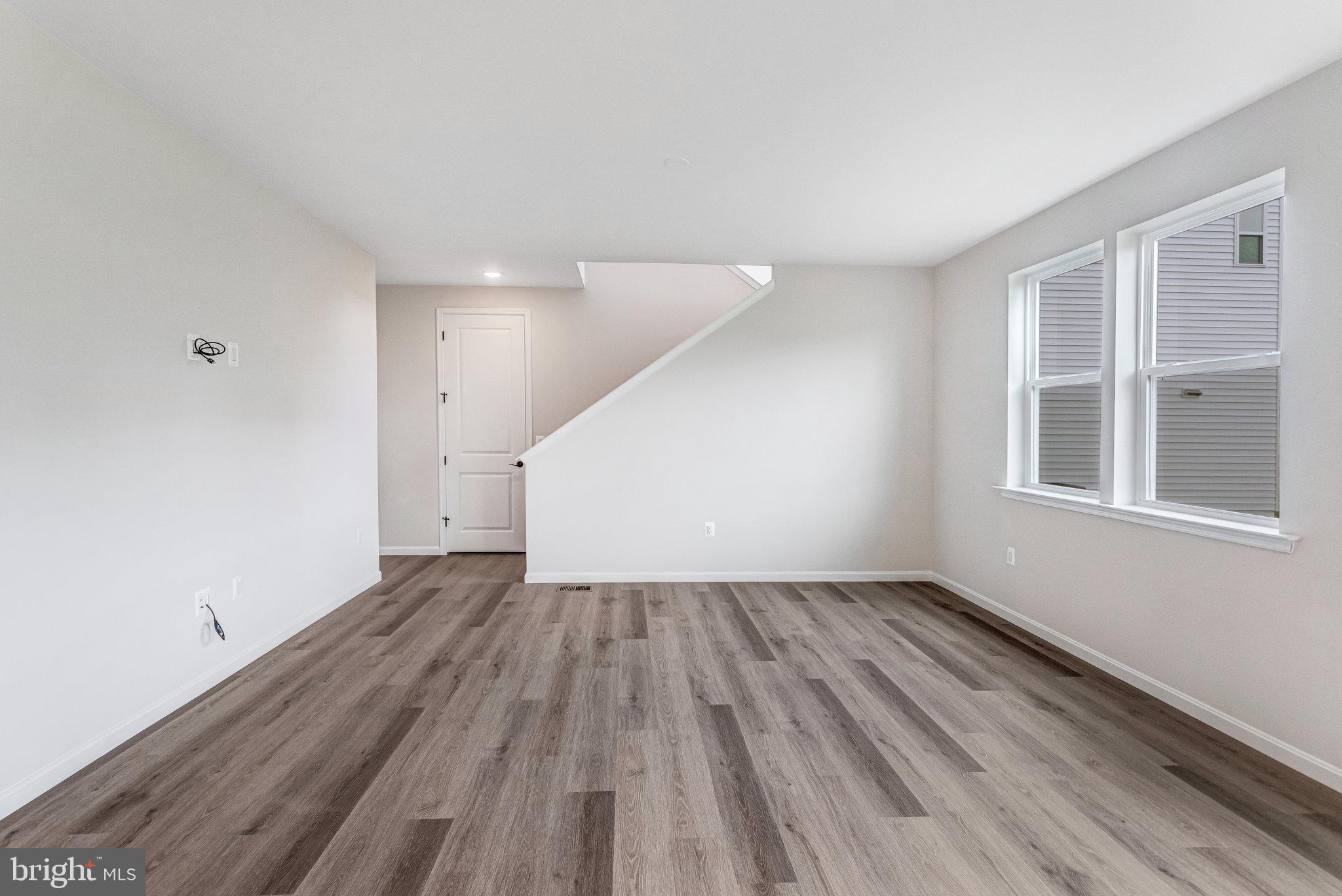 ROUND HILL MEADOWS - Residential