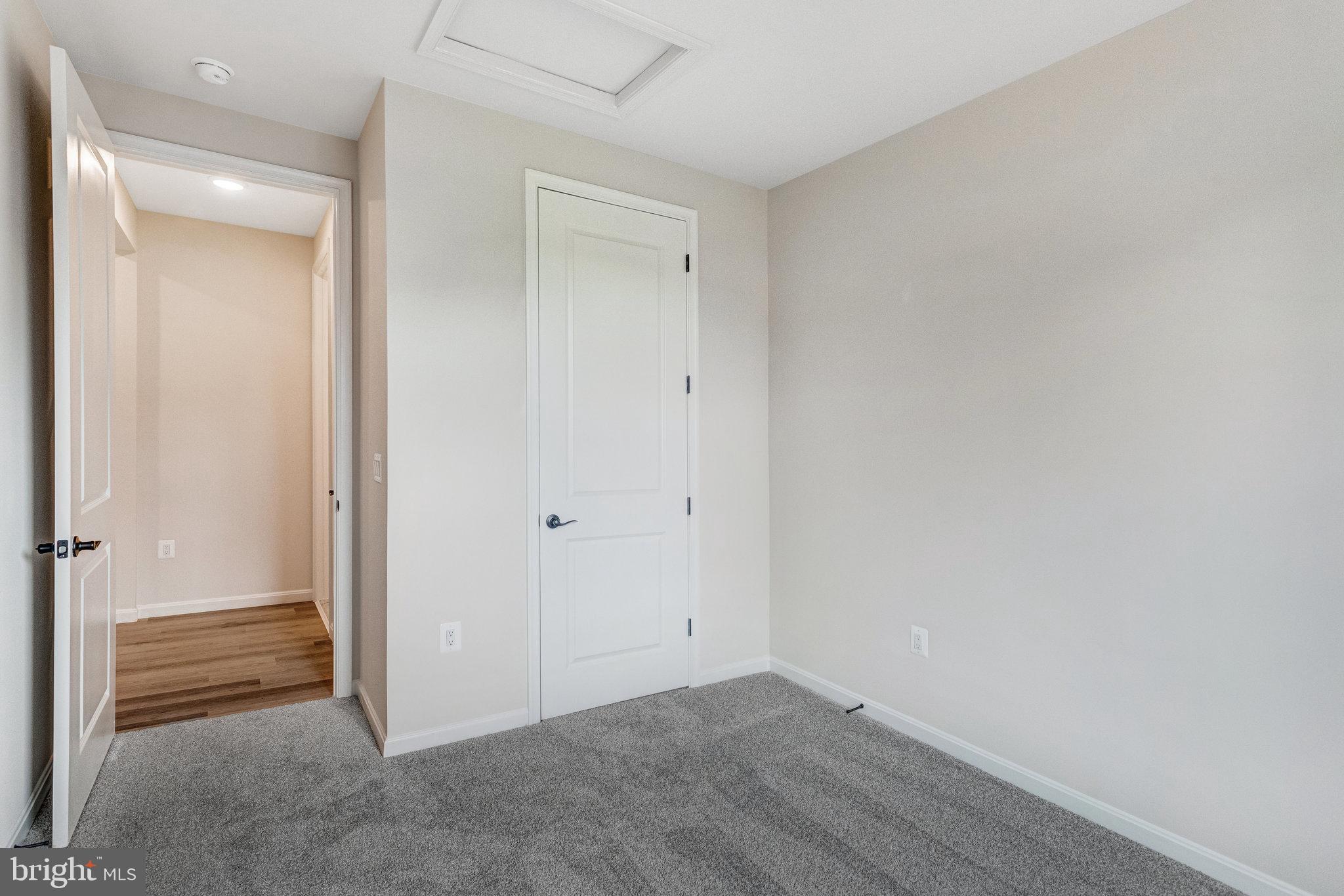 ROUND HILL MEADOWS - Residential