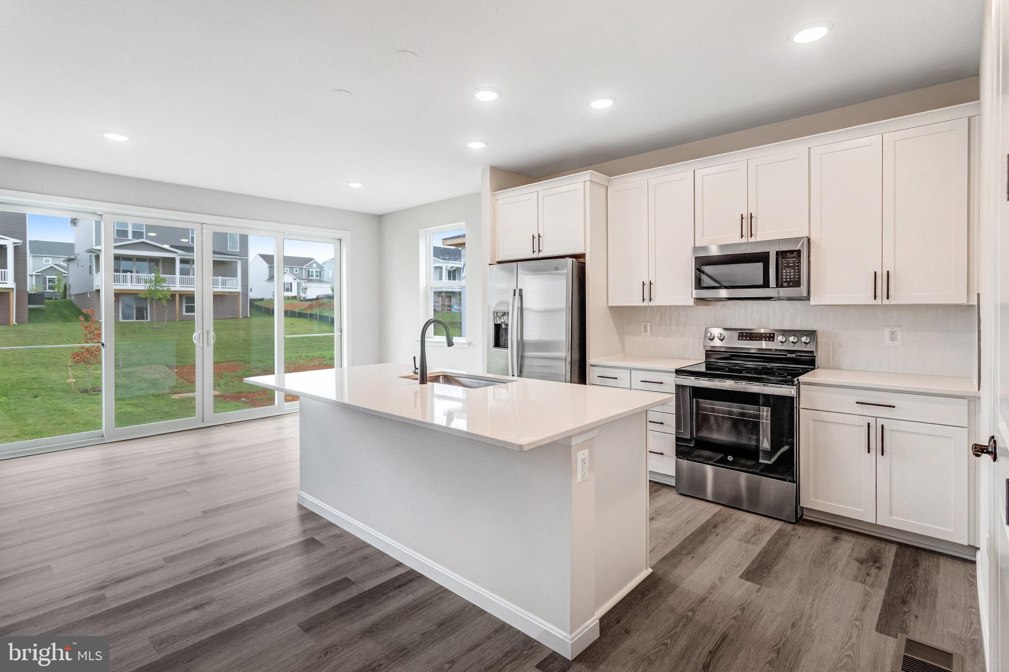 ROUND HILL MEADOWS - Residential