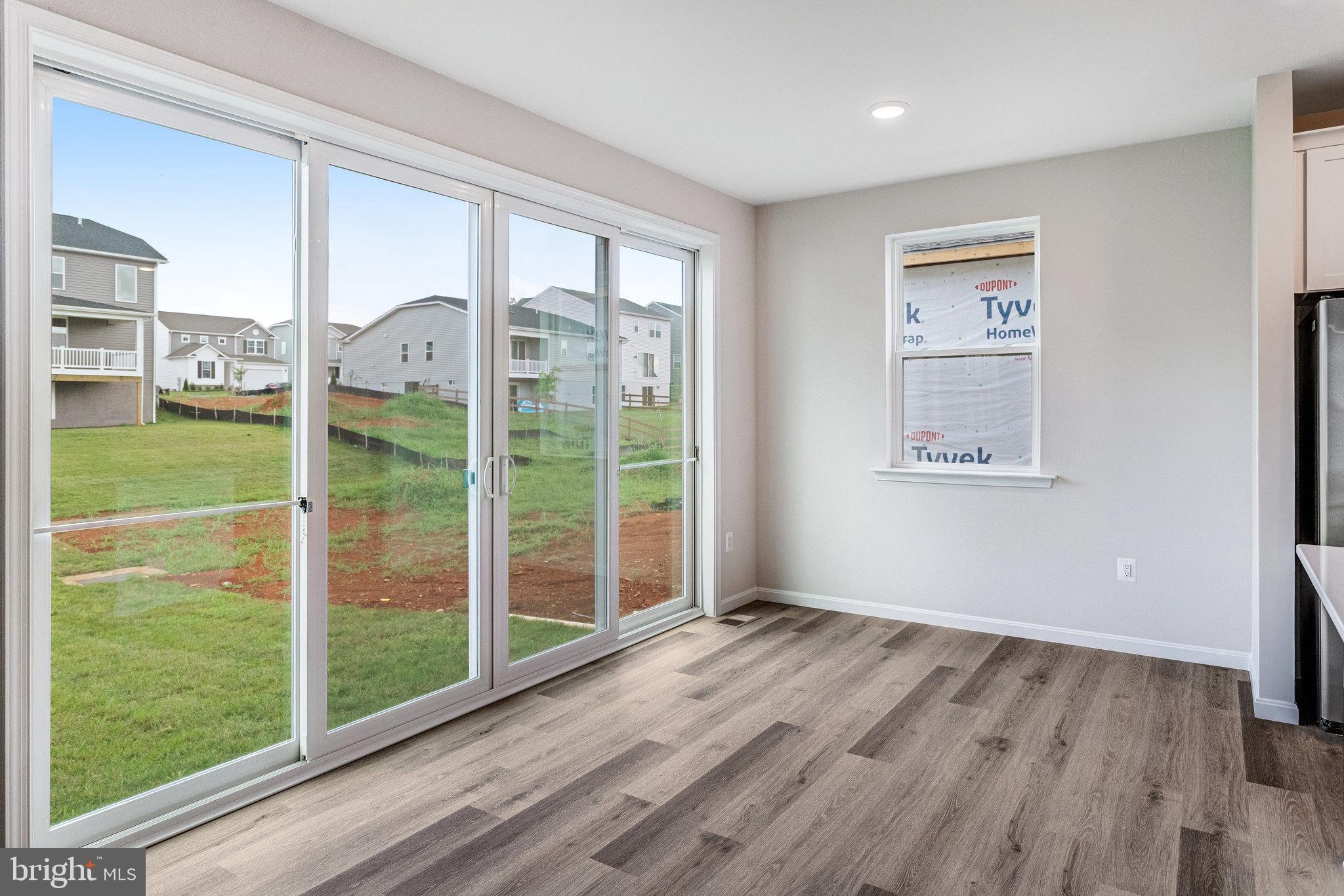 ROUND HILL MEADOWS - Residential