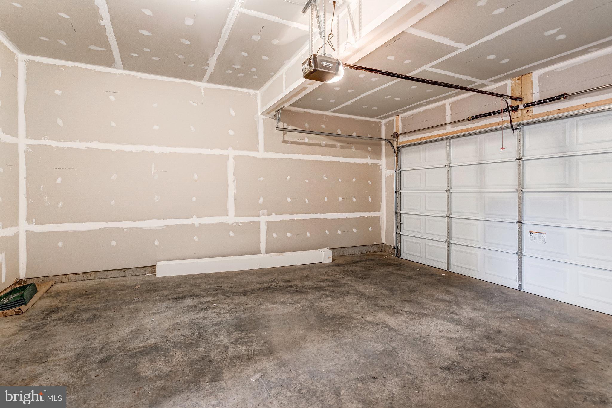 ROUND HILL MEADOWS - Residential