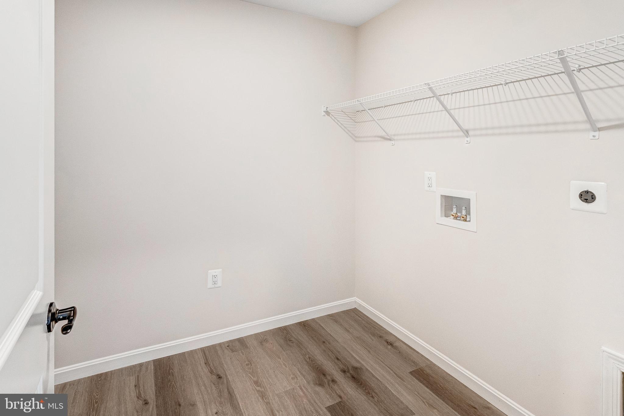 ROUND HILL MEADOWS - Residential