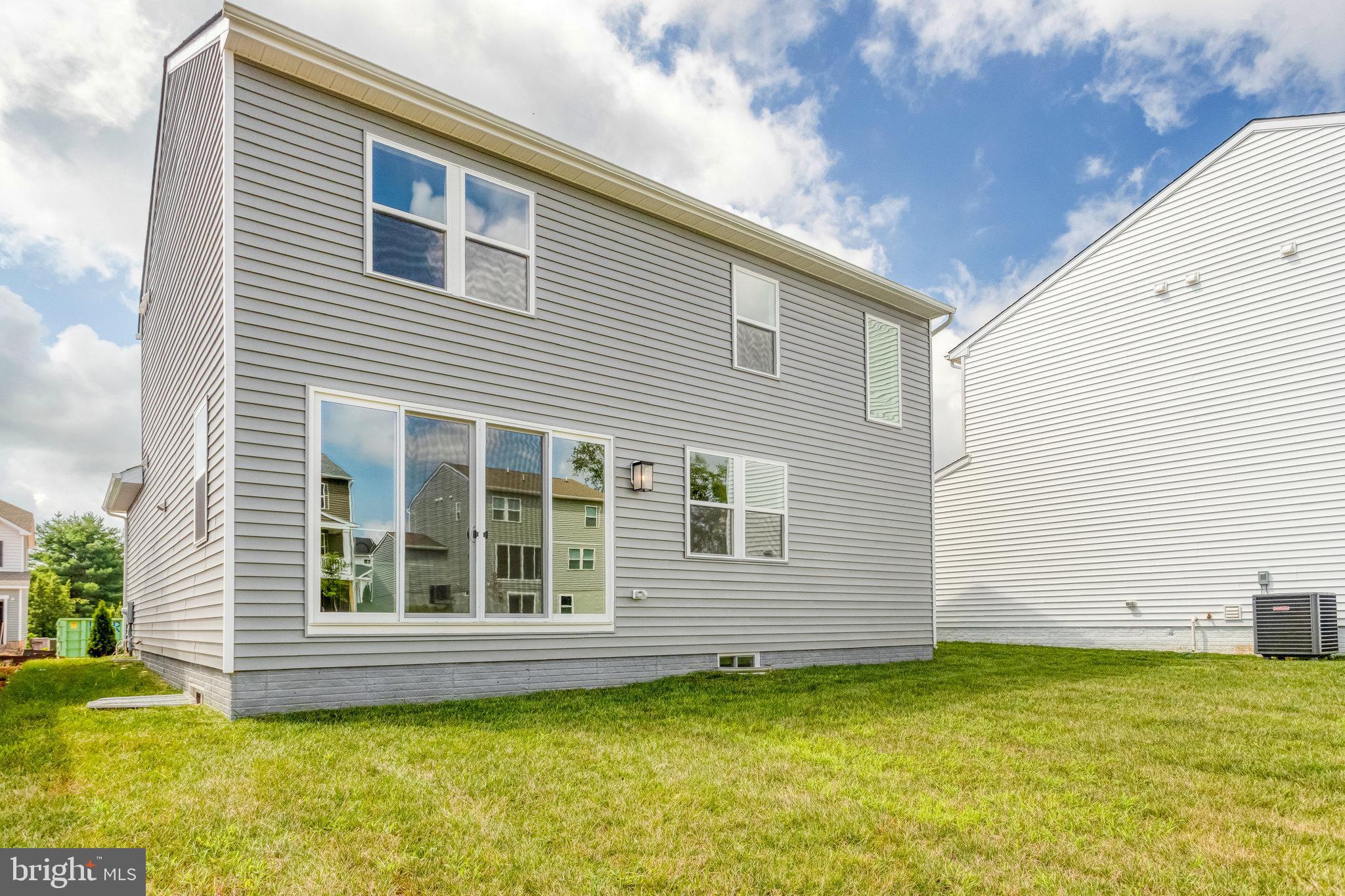 ROUND HILL MEADOWS - Residential