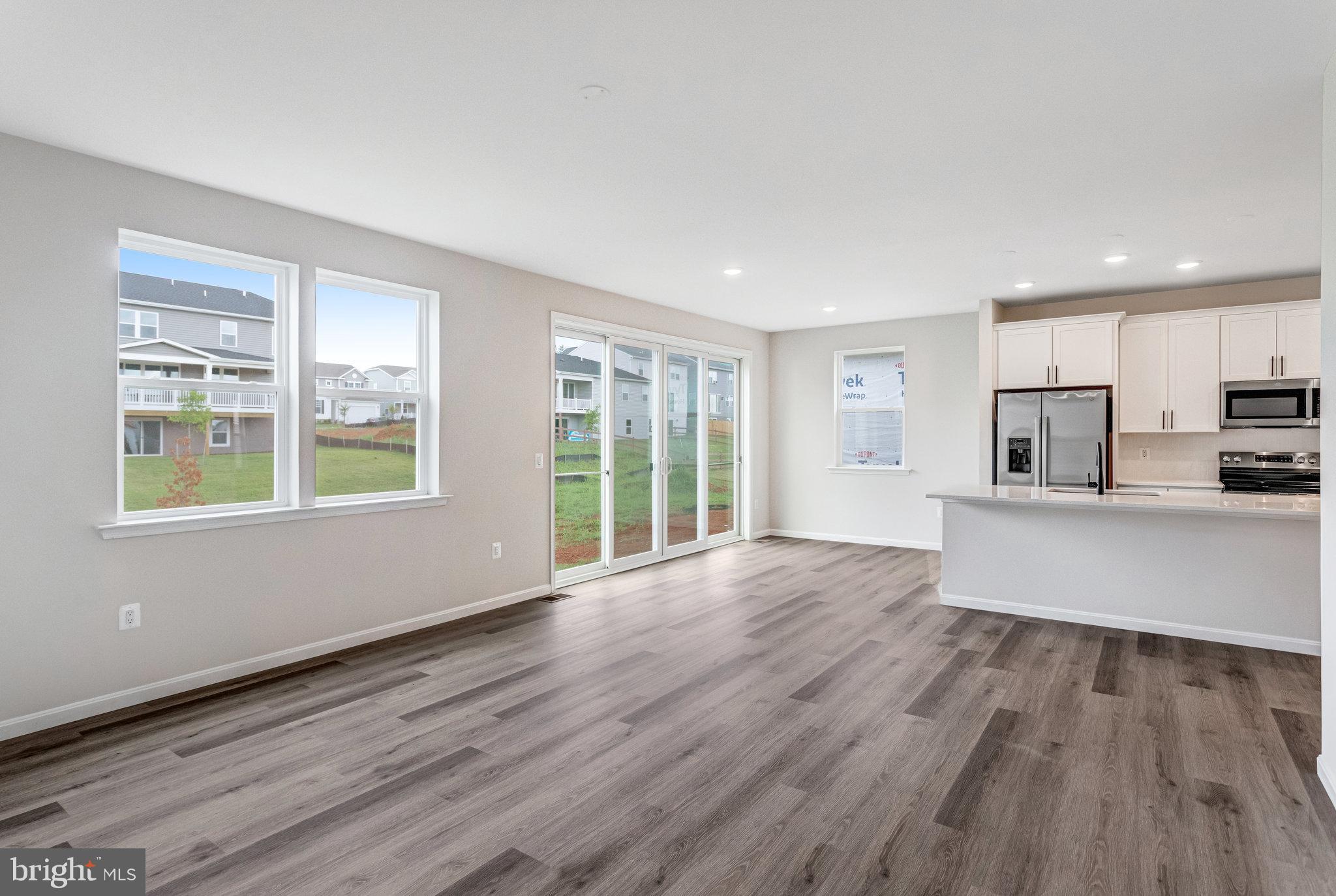 ROUND HILL MEADOWS - Residential