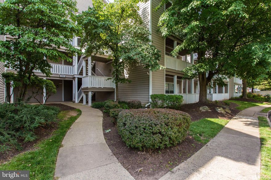 Welcome home to this 2BR/2BA move-in ready ground-floor condo in Sanderling! Two large master suites! Open concept! Large kitchen w/ gas cooking & stainless appliances overlooking living room! Gorgeous hardwoods! Wood burning fireplace! Rear porch backing to woods! Call today for your private showing!