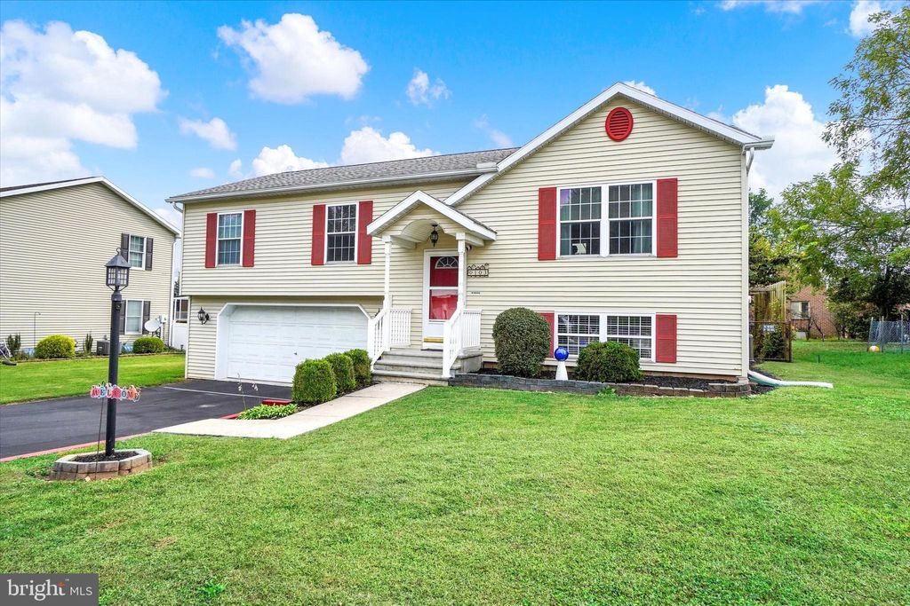 Photo of 103 Alder Court, MANCHESTER, PA 17345 (MLS # PAYK2090678)