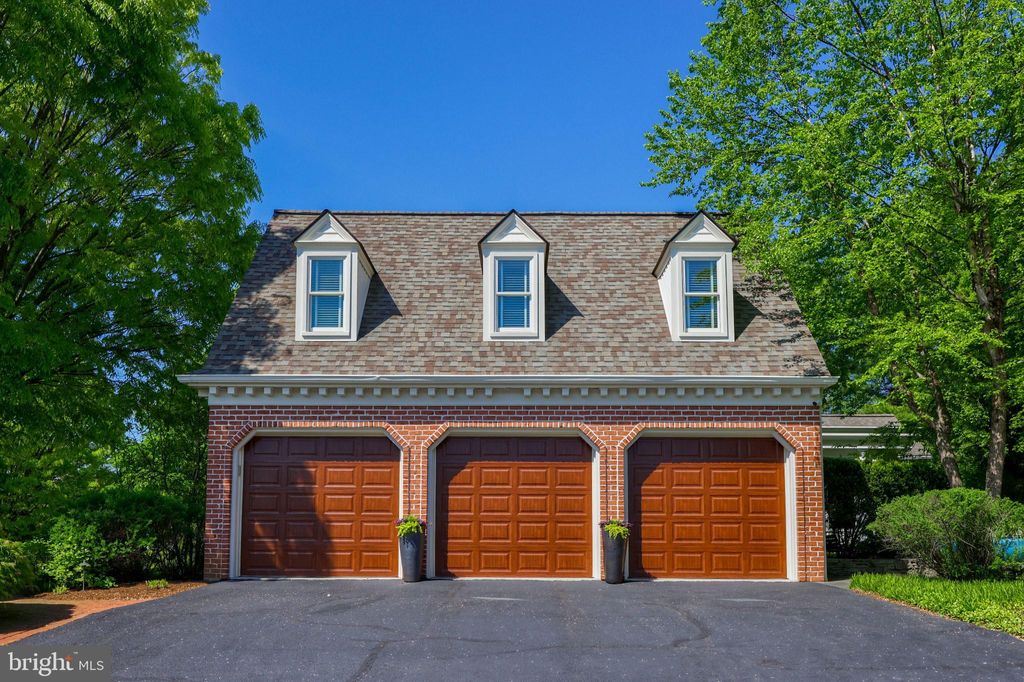 Photo of 110 Cotswold Court, Lancaster, PA 17601 (MLS # PALA2050246)