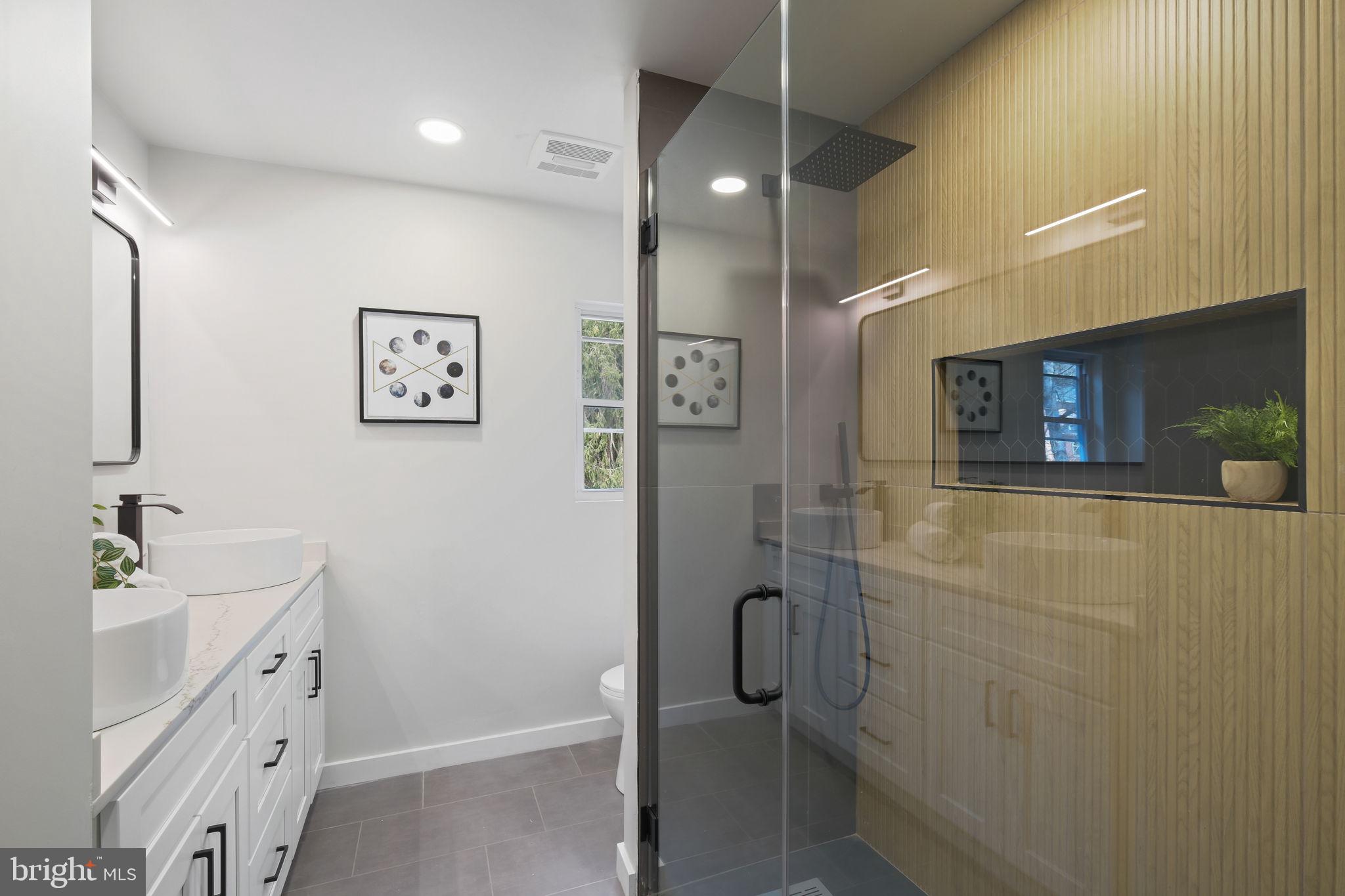 LUXMANOR - Residential Lease